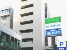 コンビニ　ファミリーマート伊豆屋下目黒三丁目店（コンビニ）まで301m