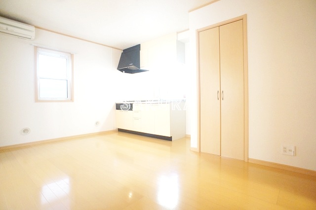 居室・リビング　使いやすい形の為、レイアウトを楽しめます♪