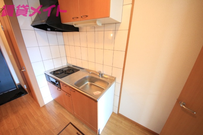 キッチン　別部屋反転写真です