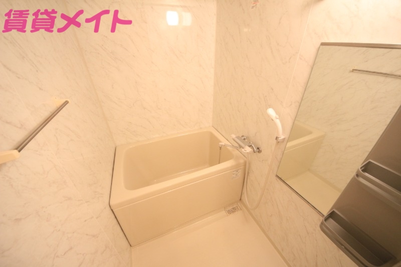 バス・シャワールーム　別部屋反転写真です