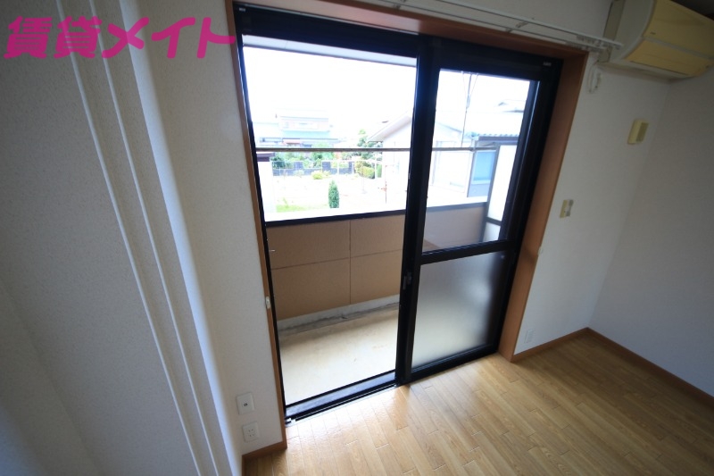 バルコニー　別部屋反転写真です