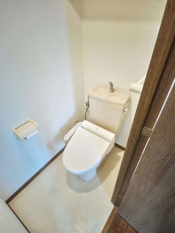 トイレ　温水洗浄機能付きトイレ