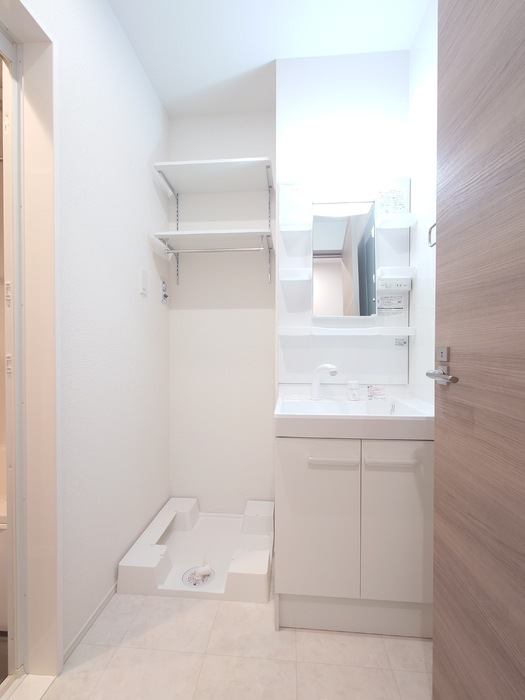 洗面設備　室内洗濯機置き場／洗面台