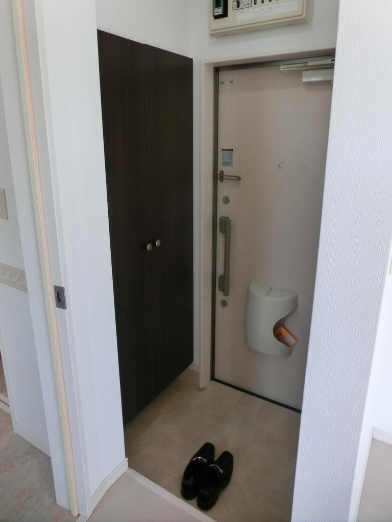 玄関　下駄箱完備