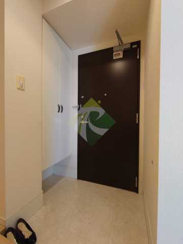 玄関　※参考写真　同タイプ（間取り）の909号室の写真となります。