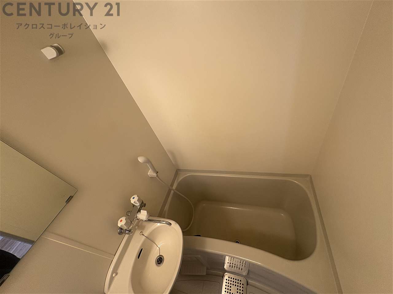 バス・シャワールーム　シンプルで機能的なユニットバスです