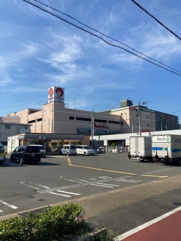 コンビニ　セブンイレブン（コンビニ）まで881m