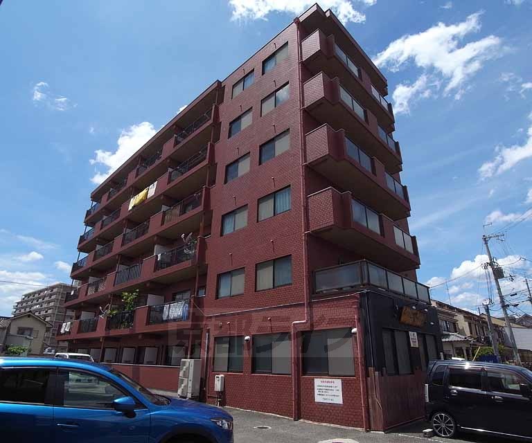 建物外観　鉄筋コンクリート造りです。