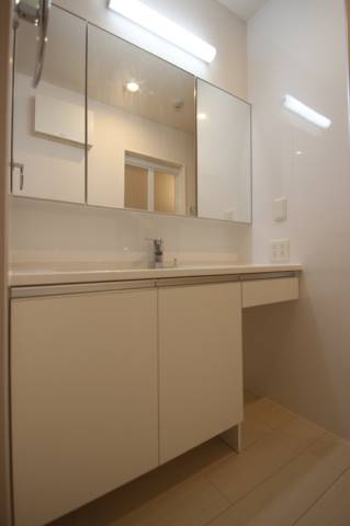 洗面設備　朝の支度にいかがでしょうか。