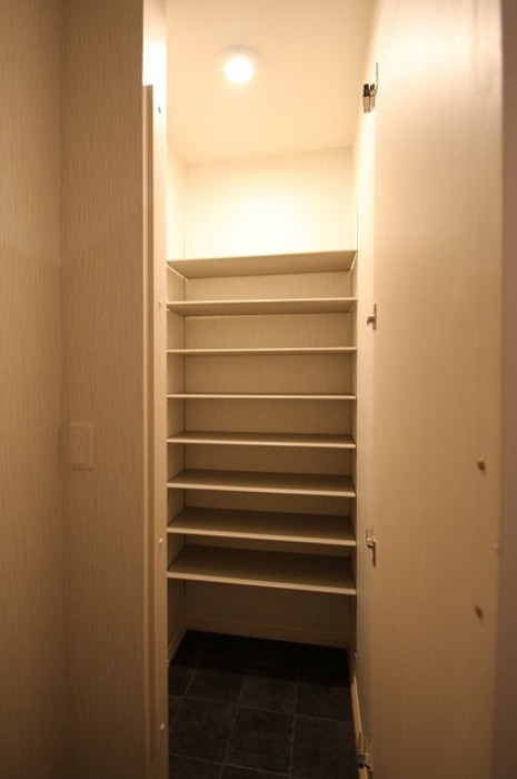 玄関　玄関収納もたっぷりです。