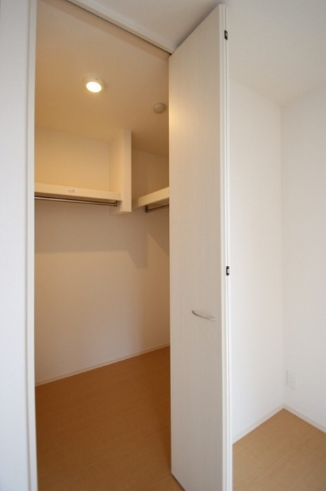 収納　ウォークインクローゼットで収納たっぷりです。