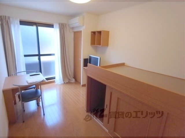 居室・リビング　家具付きのお部屋です