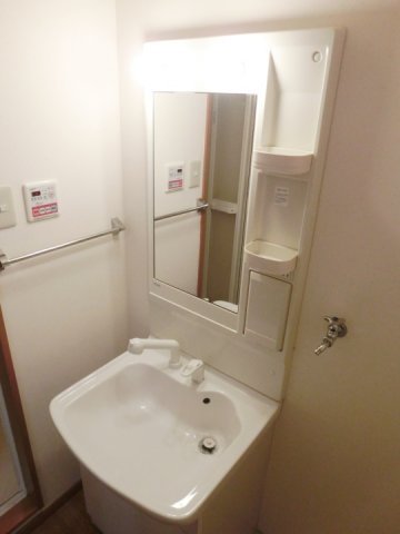 洗面設備　独立洗面台、朝の身支度には欠かせません