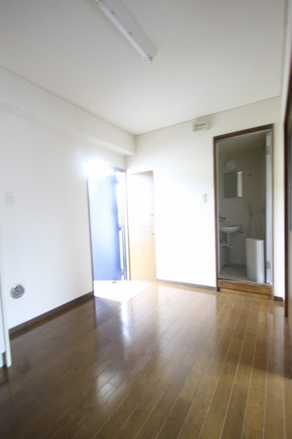 居室・リビング　同物件別号室の写真です。