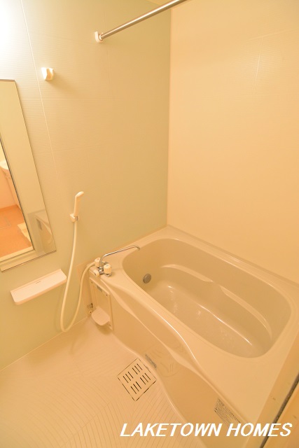 バス・シャワールーム　追い焚き・浴室乾燥機能付の浴室です。