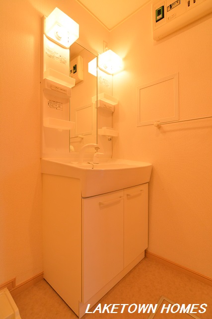 洗面設備　洗髪洗面化粧台です。