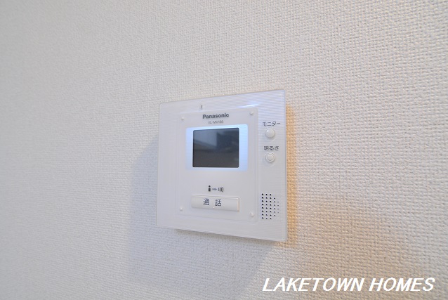 セキュリティ　来訪者の確認が出来るモニター付インターホンです。