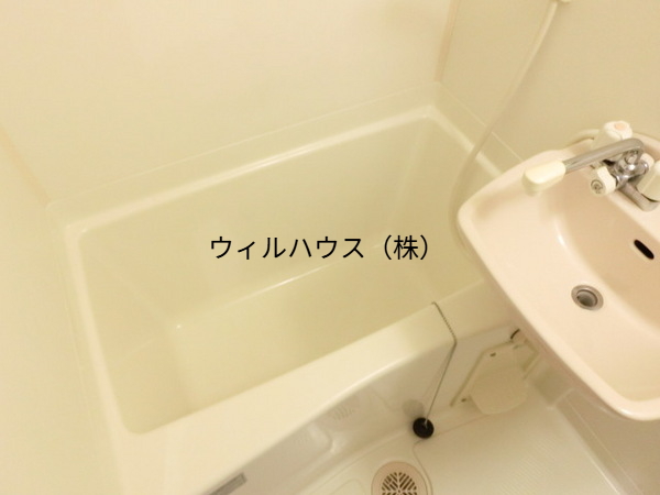 バス・シャワールーム　キレイにリフォームされています！