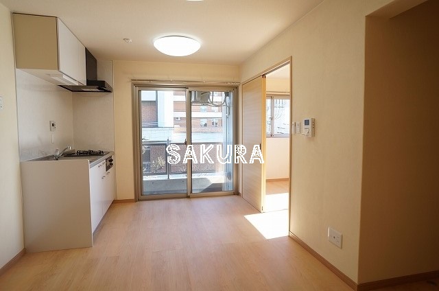 居室・リビング　使いやすい形の為、レイアウトを楽しめます♪