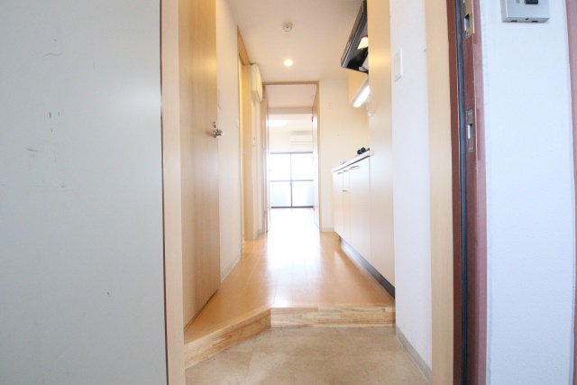 玄関　※別室の参考写真の為、現況優先です。