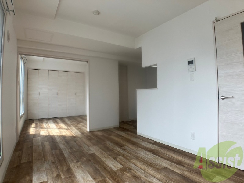 居室・リビング　フローリングと壁のカラーが明るい雰囲気ですね！