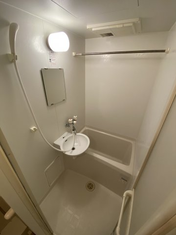 バス・シャワールーム　浴室乾燥機付きで便利です！