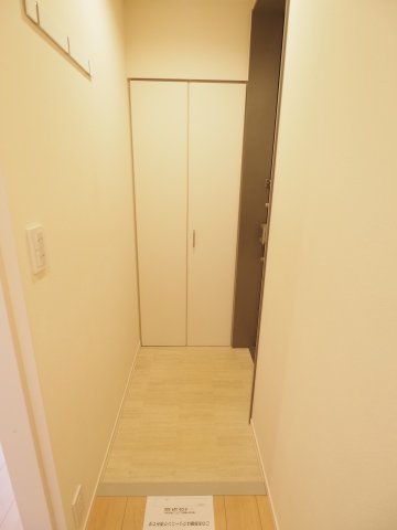 玄関　フラットで使いやすい玄関　同物件別部屋参考写真