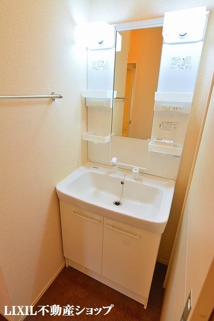 洗面設備　洗髪洗面化粧台です。