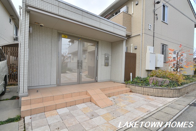 エントランス　オートロック付のエントランスです。