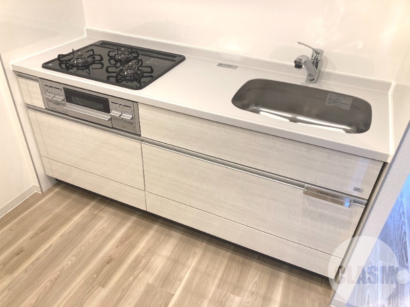 キッチン　効率よくお料理できる３口コンロ付き♪