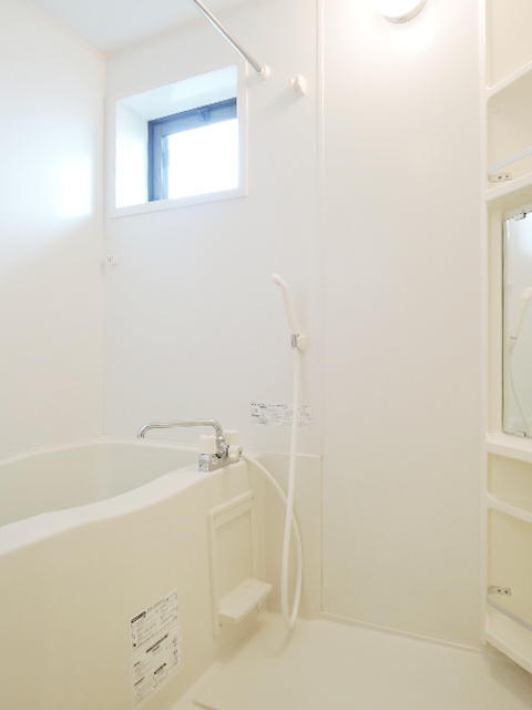 バス・シャワールーム　都市ガス・追焚きの他に浴室乾燥機もあり。