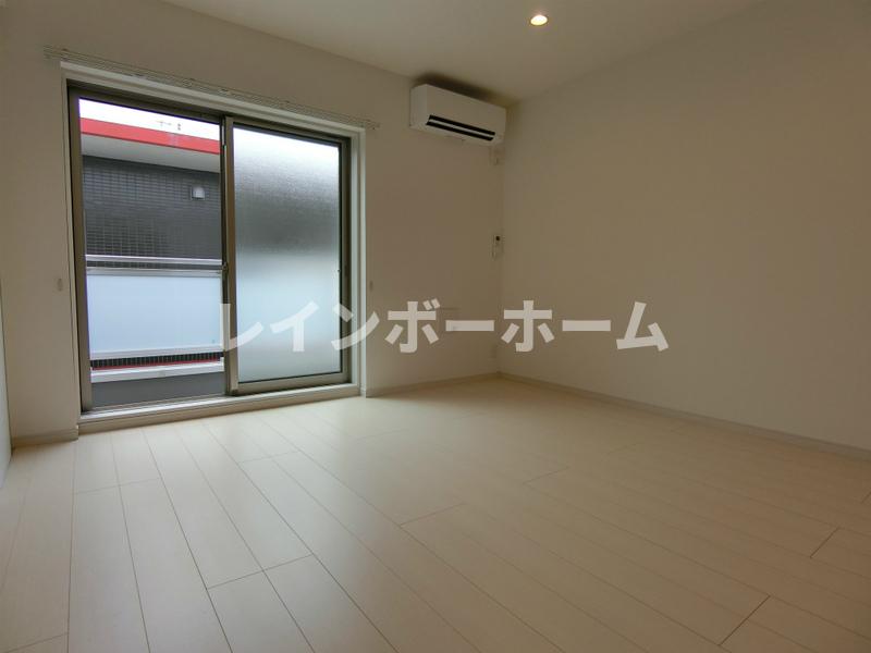 居室・リビング　こちらのリビングで趣味の時間をお楽しみください