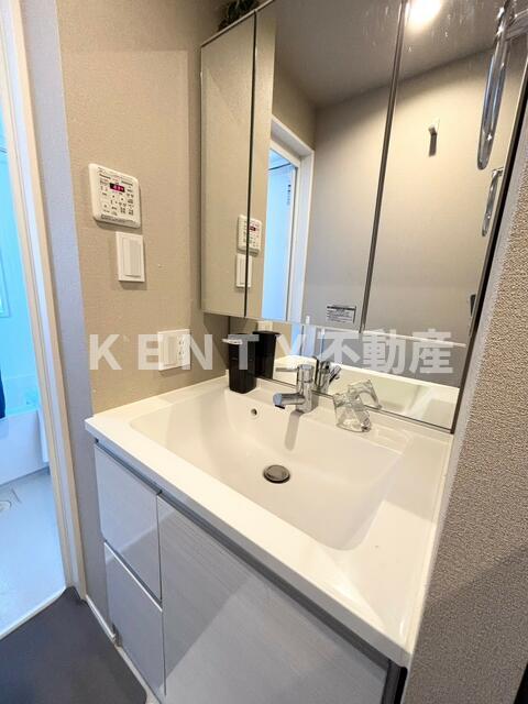 洗面設備　脱衣スペースもあります