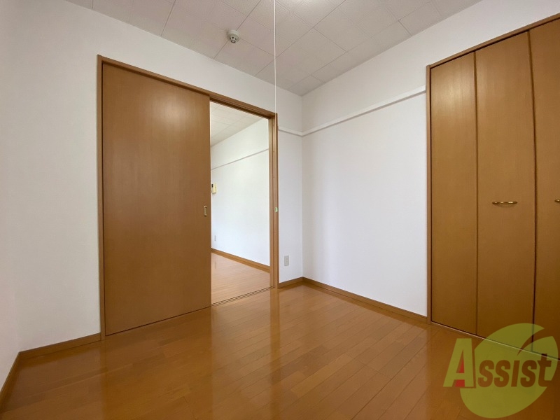 その他部屋・スペース　寝室を別角度から撮りました。どう家具を配置しますか？