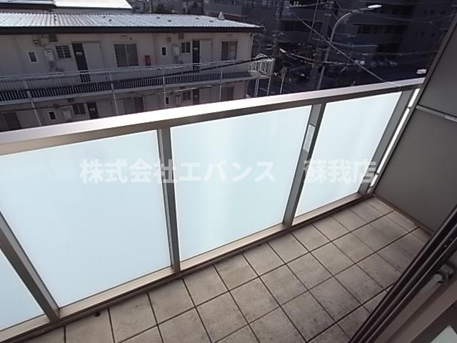 バルコニー　外からの目が気にならないバルコニーで洗濯物が干せます
