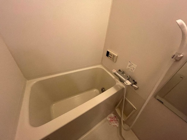 バス・シャワールーム　追い焚き・浴室乾燥機付きのお風呂です♪