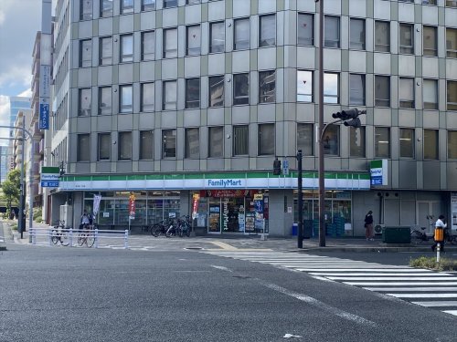 コンビニ　ファミリーマート（コンビニ）まで115m