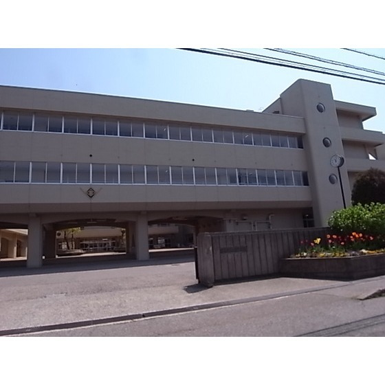 中学校　金沢市立長田中学校（中学校）まで1863m