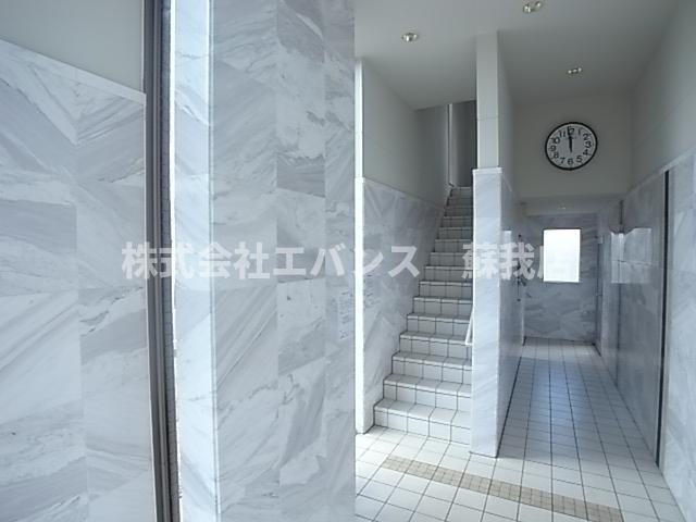 エントランス　ゆとりのあるエントランスです