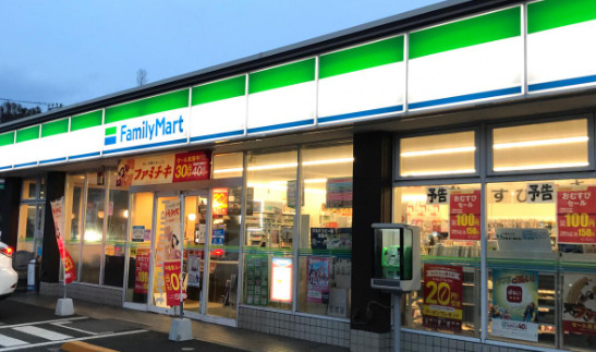コンビニ　ファミリーマート 佐倉臼井台店（コンビニ）まで896m
