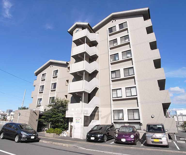 建物外観　下鳥羽のランドマークです。