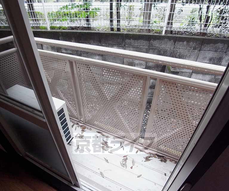 バルコニー　プライベートを守られたバルコニー