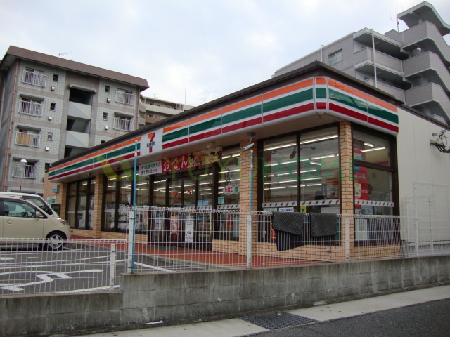 コンビニ　セブンイレブン博多三筑2丁目店（コンビニ）まで328m