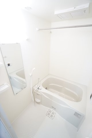 バス・シャワールーム　※同物件・反転タイプの写真です。