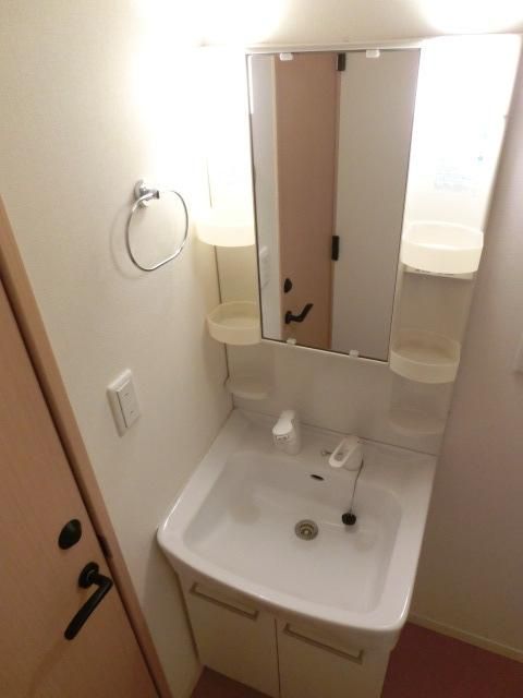 洗面設備　嬉しい独立洗面台