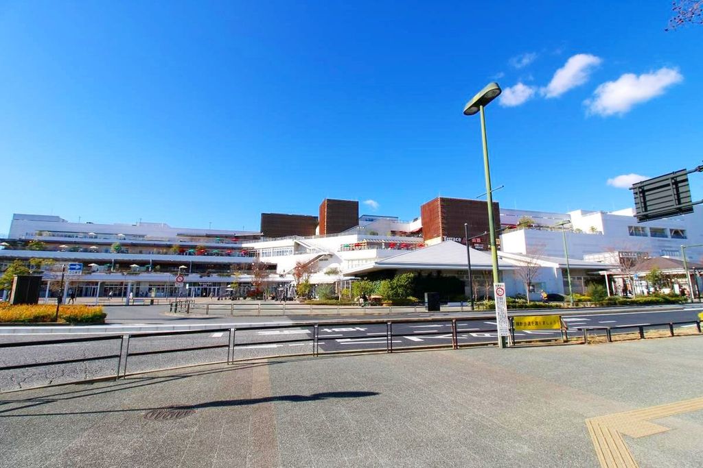 ショッピングセンター　テラスモール湘南（ショッピングセンター）まで790m