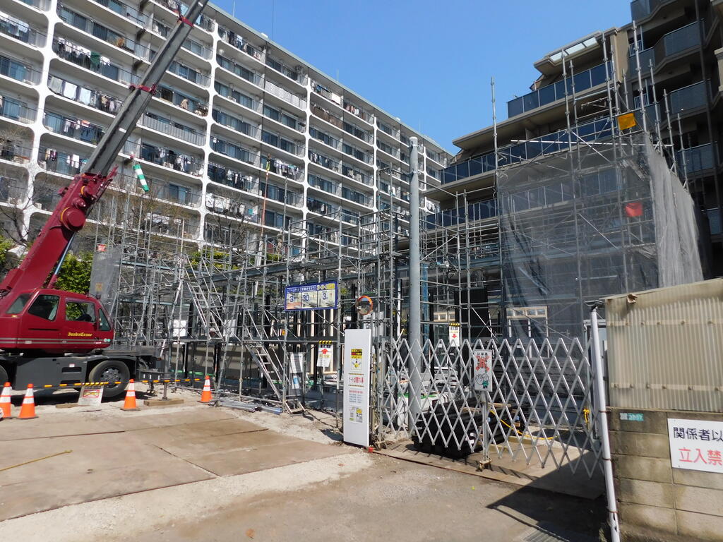 建物外観　建築中の現地写真（３月２４日撮影）