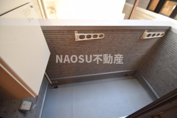 バルコニー　暖かな日差しのふりそそぐバルコニー