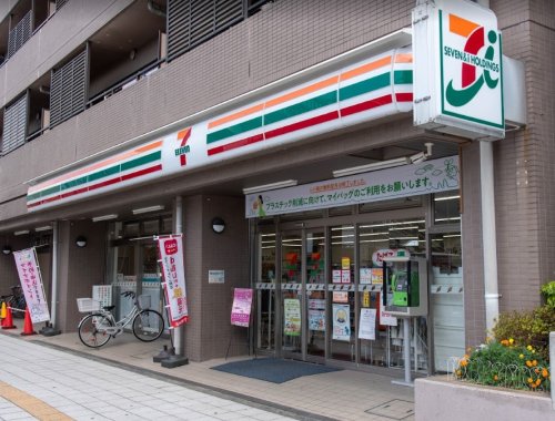コンビニ　セブンイレブン 小作駅東口店（コンビニ）まで681m