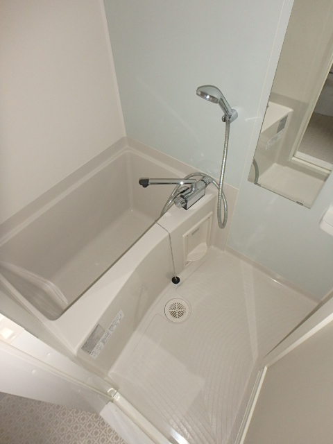 バス・シャワールーム　浴室乾燥機付きのバスルームです。